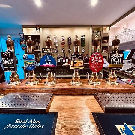 Redmire Village Pub エクステリア 写真