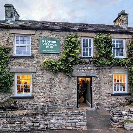 Redmire Village Pub エクステリア 写真